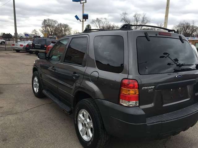 2005 Ford Escape AWD XLT 4dr SUV